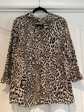 Chico’s Women Leopard Design Shirt, Size 3P, Color Beige, Multi Color